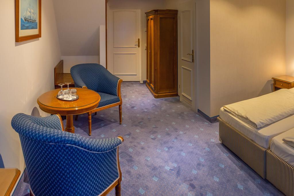 Hotel Am Yachthafen Waren  Extérieur photo