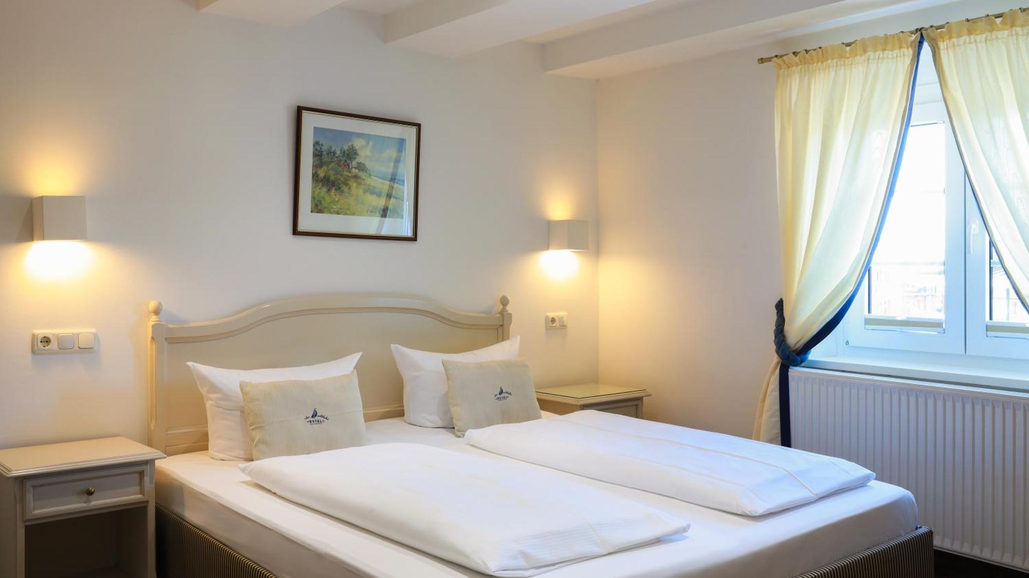 Hotel Am Yachthafen Waren  Extérieur photo