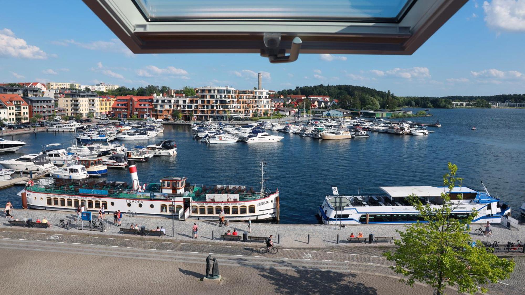 Hotel Am Yachthafen Waren  Extérieur photo