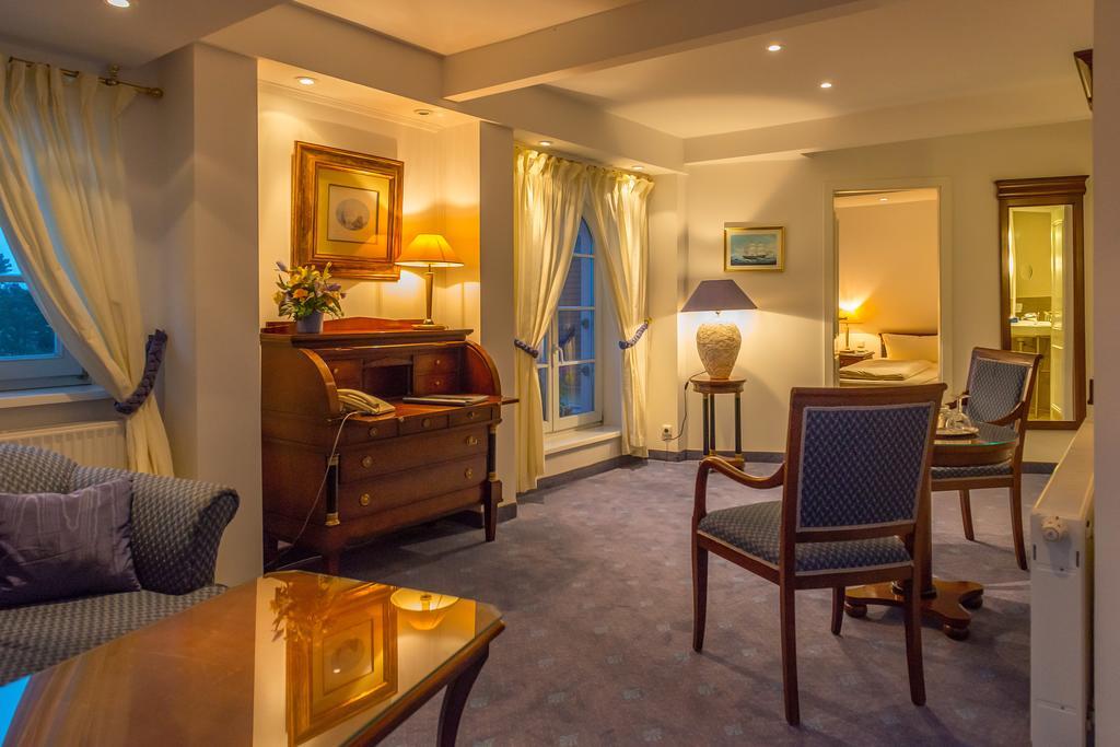 Hotel Am Yachthafen Waren  Extérieur photo